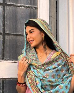 Jacqueline Fernandez Instagram - Beautiful first day for ‘Fateh’ 🙏❤️ @sonu_sood @jyot10 @vaibhavmisra23 @zeestudiosofficial @shaktisagarprod @shaanmu @marcepedrozo @sam_debroy @gopikagulwadi