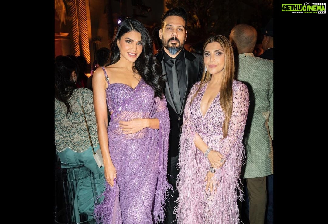 Jacqueline Fernandez Instagram - ❤️ South Asian Excellence at the Oscars!! ❤️❤️ thank you @priyankachopra for this amazing event! Never have I been so inspired by all the amazing South Asian artists representing at the Oscars! All the best to all the nominees! Shine bright!!
