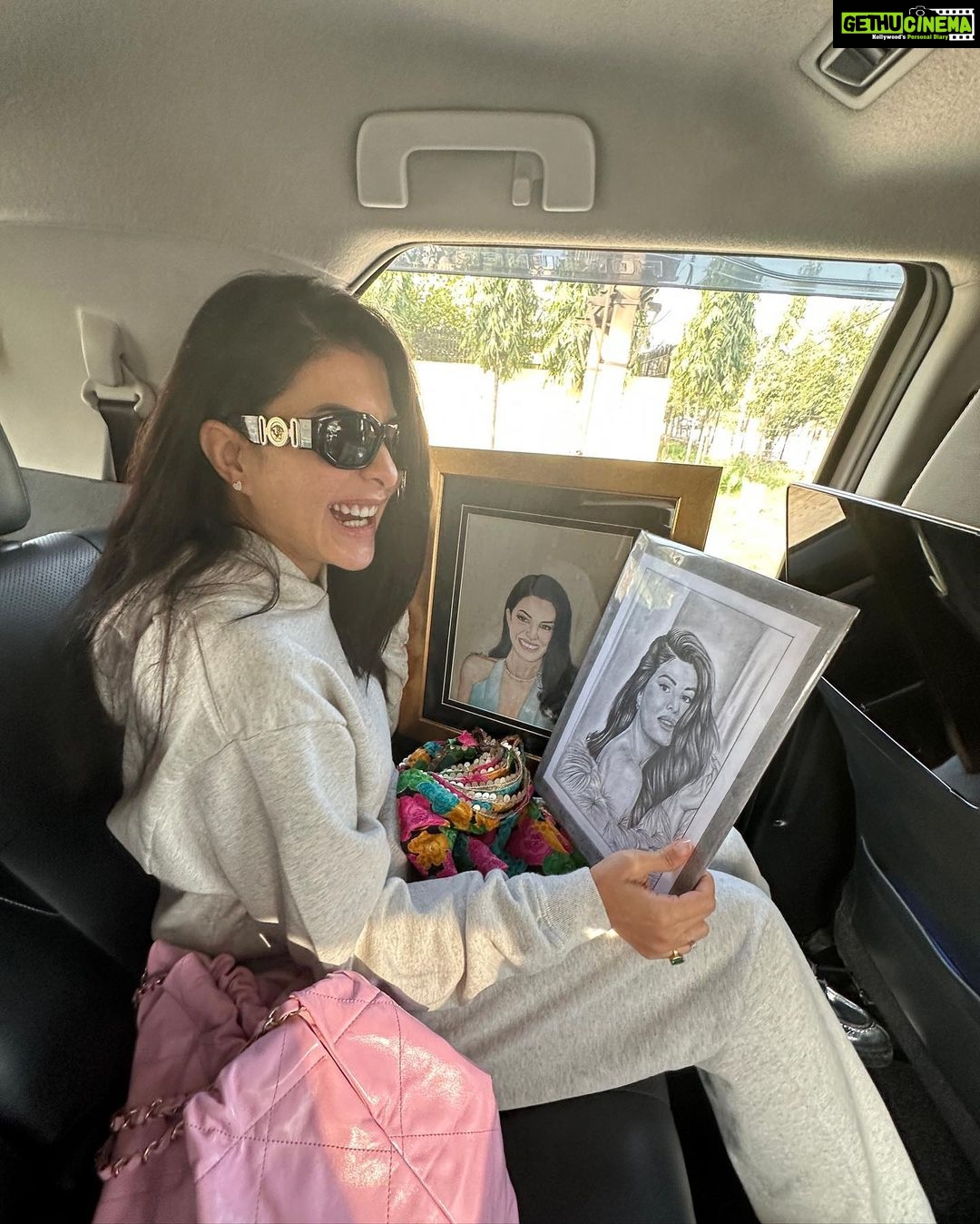 Jacqueline Fernandez Instagram - ❤️ Thank you Amritsar ❤️❤️ #fateh @sonu_sood @zeestudiosofficial @vaibhavmisra23 @fateh4bharat @ilcondor @shaanmu @marcepedrozo @sam_debroy @gopikagulwadi