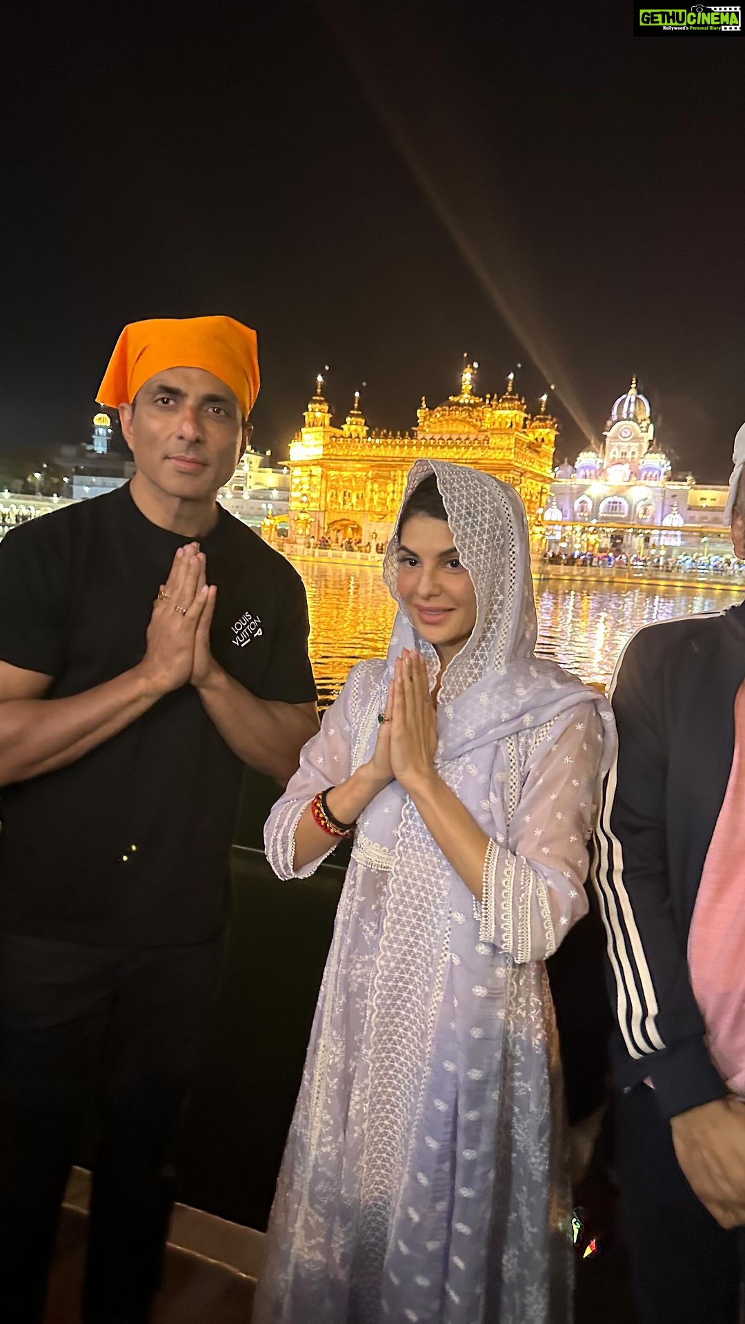 Jacqueline Fernandez Instagram - Waheguru ji da Khalsa Sri Waheguru ji ki Fateh 🙏 @jyot10 @zeestudiosofficial @fateh4bharat @vaibhavmisra23