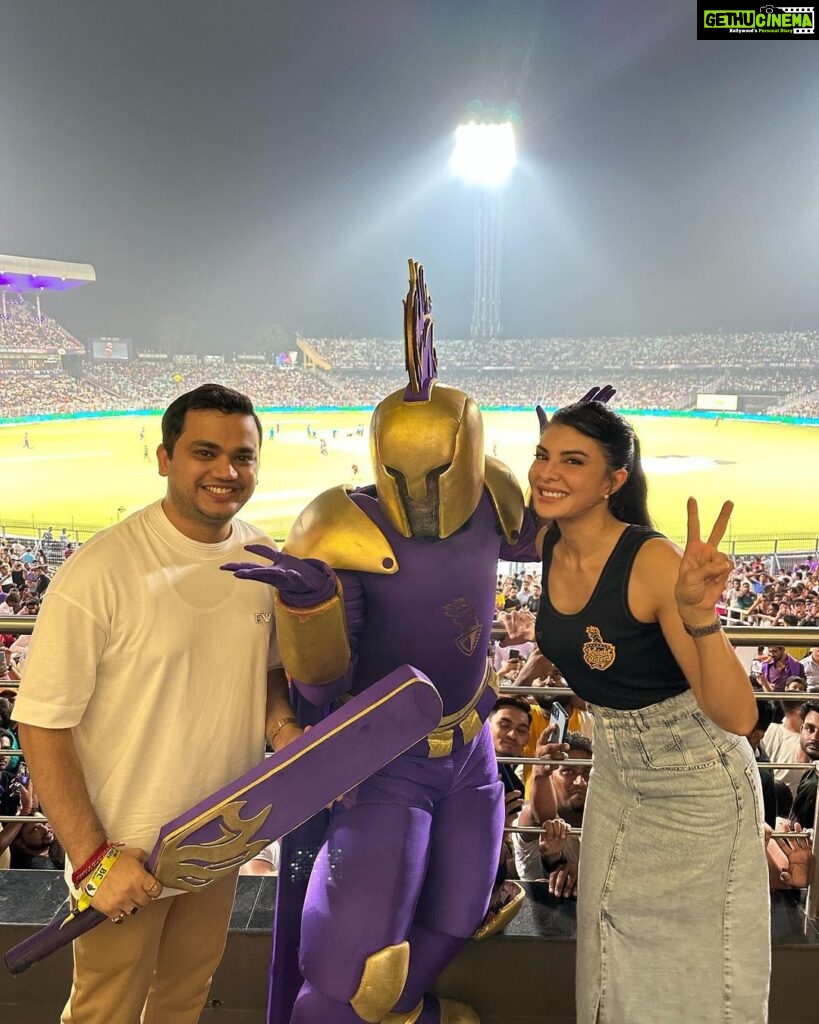 Jacqueline Fernandez Instagram - Thank you @lux_cozi_innerwear for hosting us tonight at the @iplt20 at the Eden Gardens!! It was the best experience ❤️❤️ @kkriders @rajasthanroyals it was so amazing to watch you play live!!