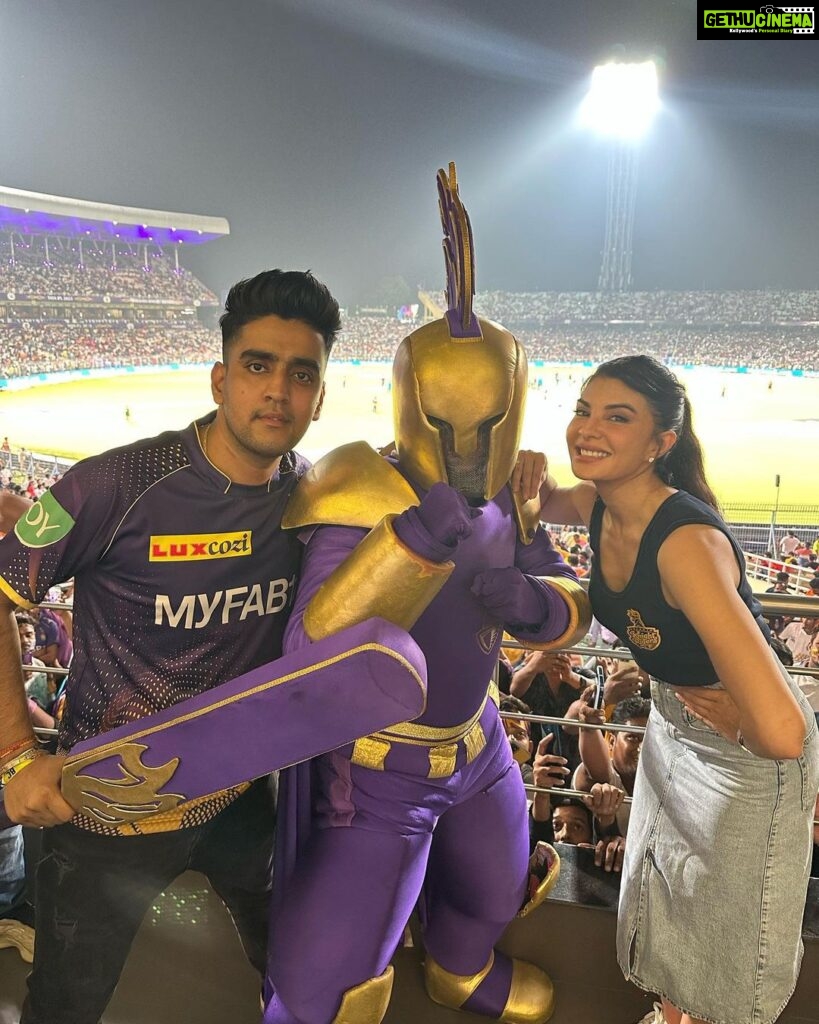 Jacqueline Fernandez Instagram - Thank you @lux_cozi_innerwear for hosting us tonight at the @iplt20 at the Eden Gardens!! It was the best experience ❤❤ @kkriders @rajasthanroyals it was so amazing to watch you play live!!