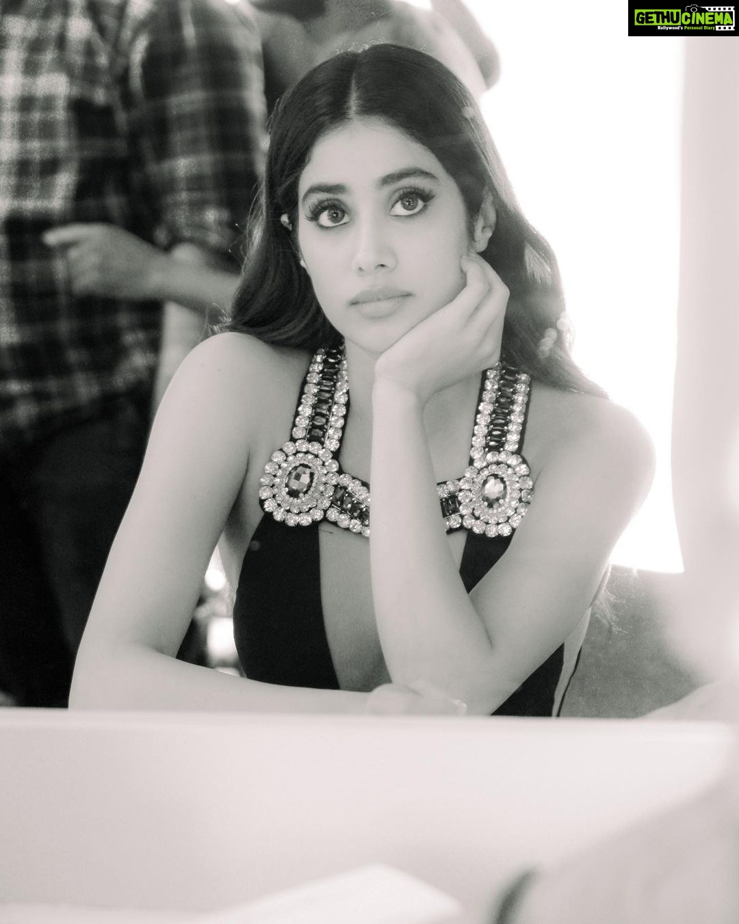 Janhvi Kapoor Instagram - 🎬 can’t wait to see you guys at #Filmfare @filmfare
