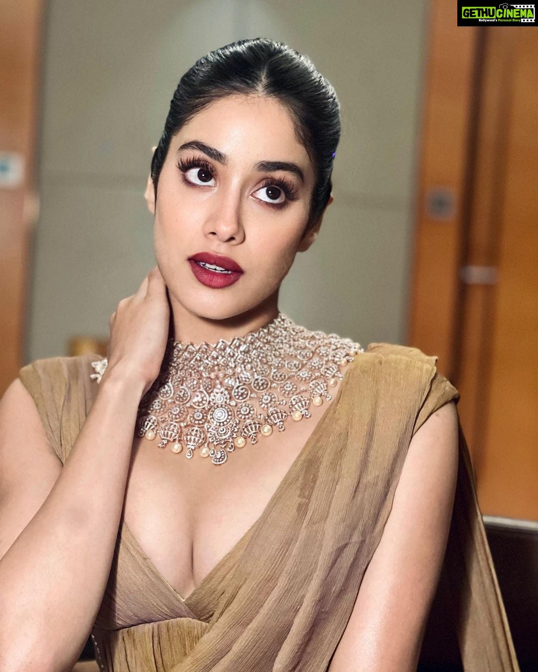 Janhvi Kapoor Instagram - đŸ’‹kissie