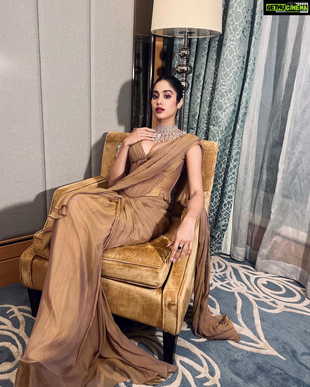 Janhvi Kapoor Instagram - 💋kissie