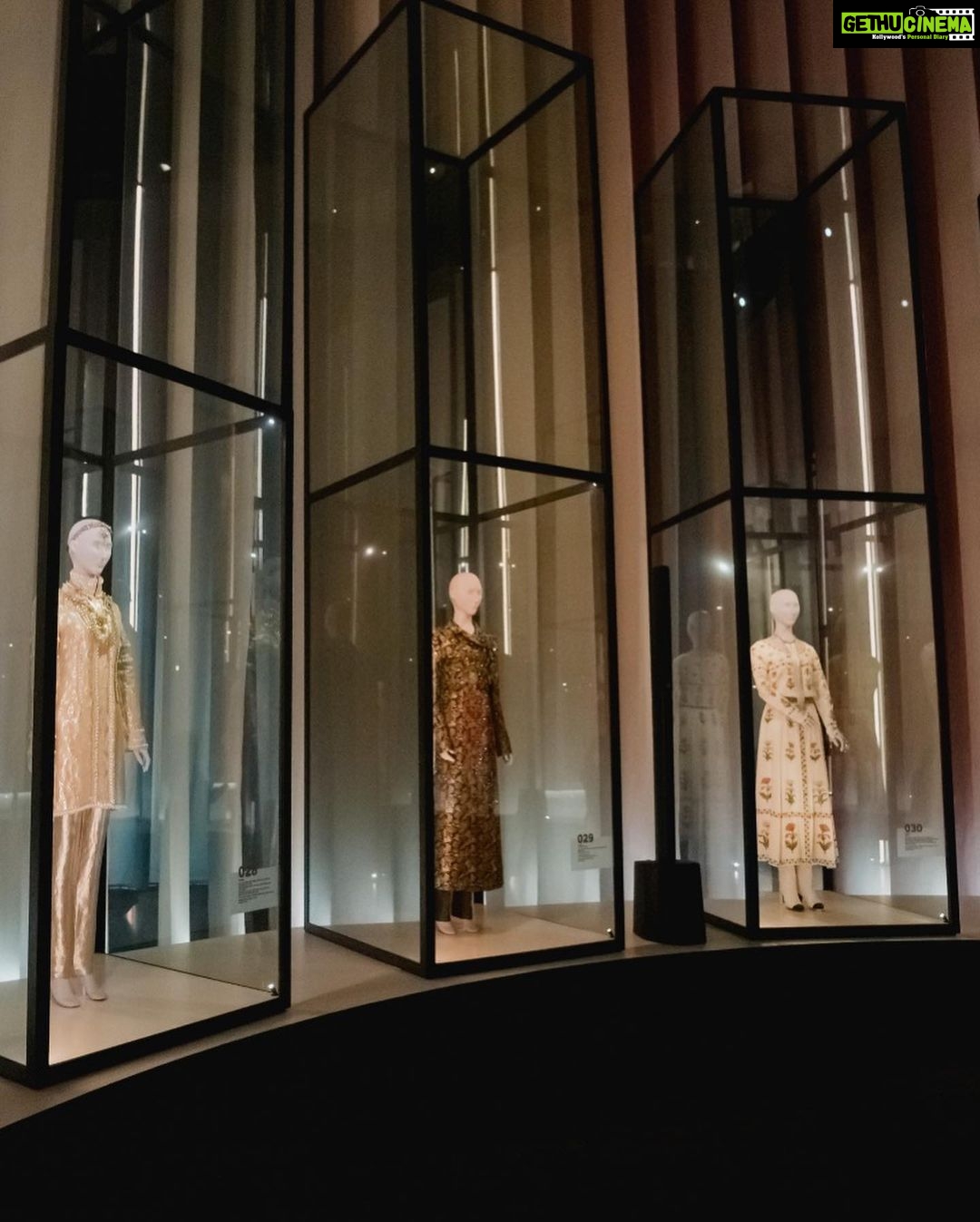 Janhvi Kapoor Instagram - An absolute privilege to immerse in some of the finest cultural experiences at #NitaMukeshAmbaniCulturalCentre ‘The Great Indian Musical: Civilization to Nation’ is a riveting theatrical production about our nation’s rich heritage, and #IndiaInFashion is a unique costume exhibition that showcases India's impact on global fashion. Each show and the whole cultural centre that Mrs. Nita Ambani has created makes me feel proud to be an Indian. Each one of us should most definitely experience this centre. #CultureAtTheCentre @nmacc.india