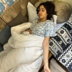 Janhvi Kapoor Instagram – from one extreme to another