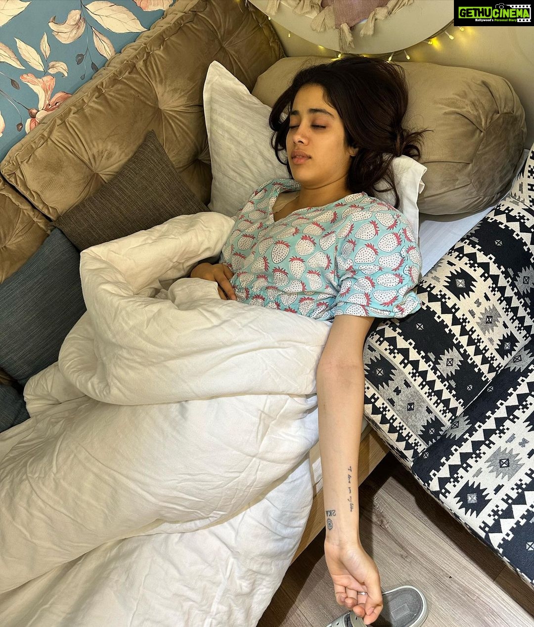 Janhvi Kapoor Instagram - from one extreme to another
