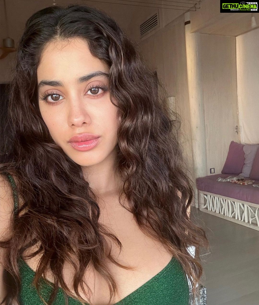 Janhvi Kapoor Instagram - from one extreme to another