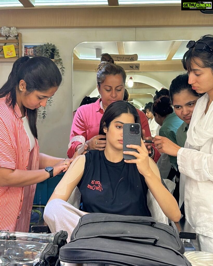 Janhvi Kapoor Instagram - from one extreme to another