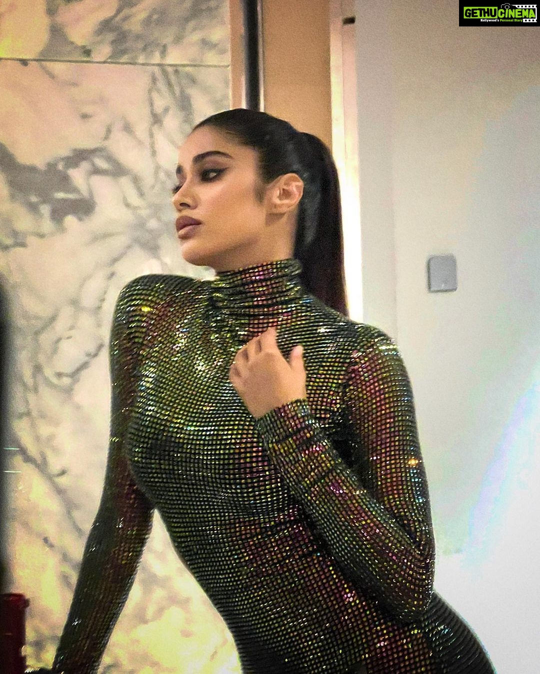 Janhvi Kapoor Instagram - only 2 moods 🫢