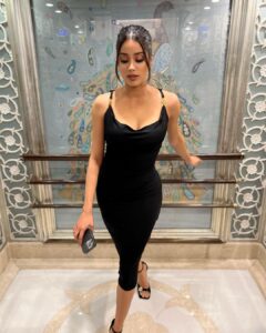 Janhvi Kapoor Instagram - 🖤