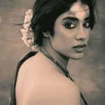 Janhvi Kapoor Instagram - Miss having flowers in my hair and kohl in my eyes 😩 for now being covered in sunscreen, sweat and dust will have to do 🫠🏏