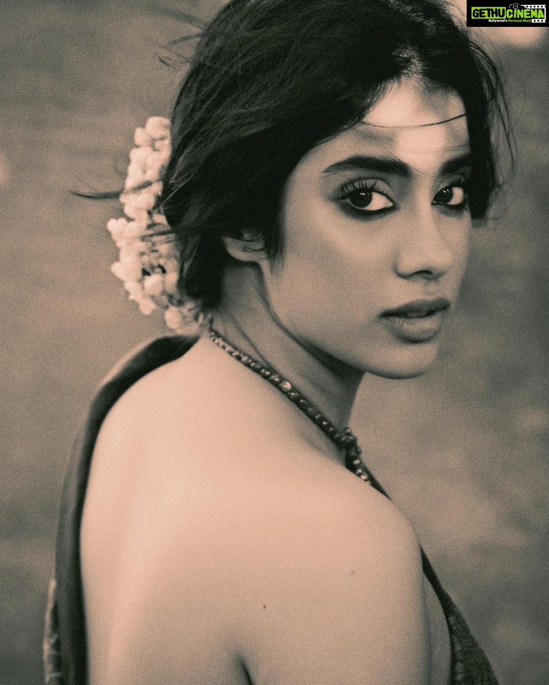 Janhvi Kapoor Instagram - Miss having flowers in my hair and kohl in my eyes 😩 for now being covered in sunscreen, sweat and dust will have to do 🫠🏏