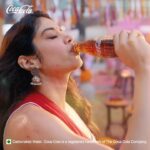 Janhvi Kapoor Instagram – Colours flying everywhere with a hint of Real Magic in the air ❤️ Celebrate Holi this year with me and a refreshing Coca-Cola! #CocaCola #RealMagic #HoliReRasiya