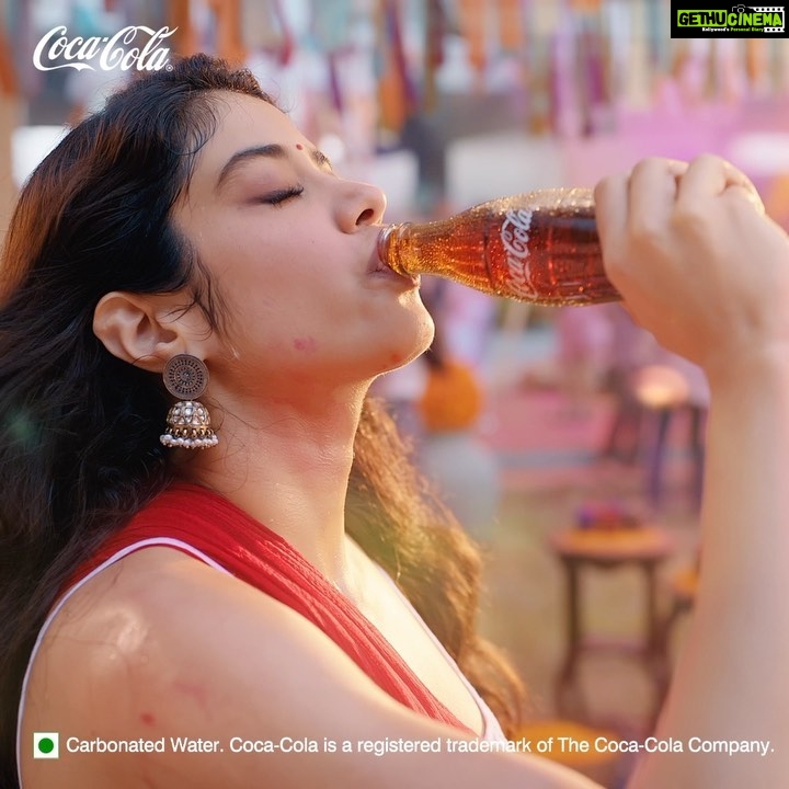 Janhvi Kapoor Instagram - Colours flying everywhere with a hint of Real Magic in the air ❤️ Celebrate Holi this year with me and a refreshing Coca-Cola! #CocaCola #RealMagic #HoliReRasiya