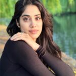 Janhvi Kapoor Instagram - golden hour 🌞