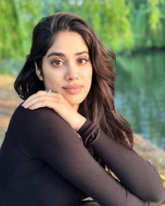Janhvi Kapoor Instagram - golden hour 🌞