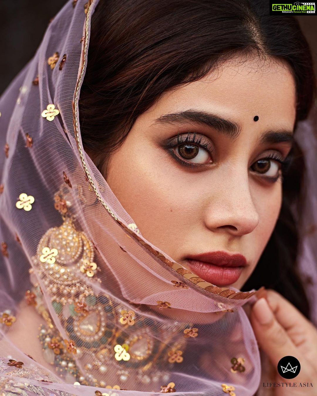 Janhvi Kapoor Instagram - Truly praying I get to do a period film soon 🥲🙏🏼🤞🏻till then old world photoshoots will have to do. Thank you @lifestyleasiaindia for letting me live out my vintage royal dreams for a day! Editor-in-chief: Rahul Gangwani (@rahulgangs_) Photographer: The House of Pixels (@thehouseofpixels) Stylist: Meagan Concessio (@spacemuffin27) Hairstylist: Priyanka Borkar (@priyanka.s.borkar) Makeup: Riviera Lynn (@rivieralynn) Shoot Produced by Analita Seth (@analitaseth) Cover design: Lolith TK (@lolithtk) Wearing creations by @mohsin.naveed.ranjha, from Dubai’s premium @mymeraki.ae, jewellery by Tyaani by Karan Johar (@tyaanijewellery), shot exclusively at Fairmont Jaipur (@fairmontjaipurindia). PR Agency: Hype PR (hypenq_pr)