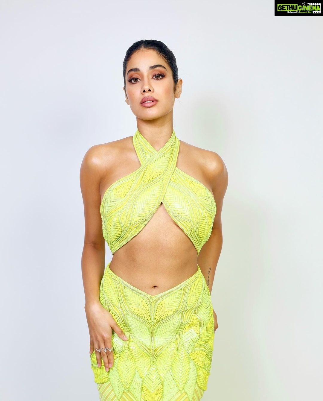 Janhvi Kapoor Instagram - Clearly still feeling tropical 🐠🏝️