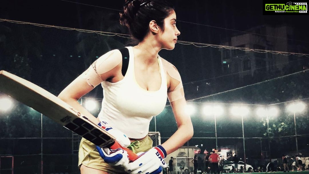 Janhvi Kapoor Instagram - It’s been a minute 🏏 #MrandMrsMahi