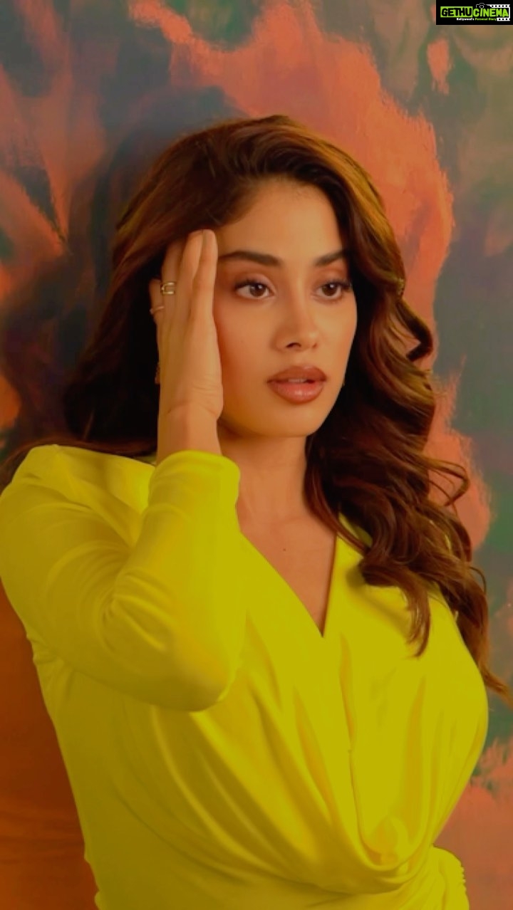 Janhvi Kapoor Instagram - The baddest alive ππ₯΅ FREAKINβ out at The #NykaaPinkFridaySale π Check out my LIMITED EDITION kits curated just for you with all my top picks from @nykaabeauty 3 FAB Kits to sort out ALL your moods π Upto 50% off at the #BiggestBeautySale on your fav @nykaabeauty products! ππ #BiggestBeautySale #NykaaPinkFridaySale #JKxNykaa #NykaaXJKExclusiveKits #JKLimitedEdition