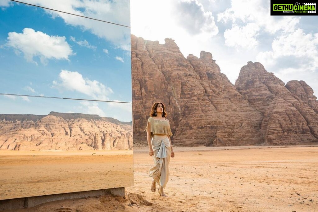 Janhvi Kapoor Instagram - Reflecting AlUla’s rich culture, heritage, and natural beauty, this state-of-the-art structure is covered in 9,740 mirrored panels accentuating AlUla's beauty, making it the largest mirrored building in the world. @experiencealula #AlUlaMoments #ExperienceAlUla