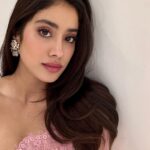 Janhvi Kapoor Instagram - by day and by night 🏏👼🏻💕🎬