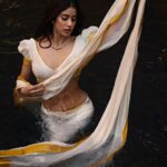 Janhvi Kapoor Instagram - 🕊️
