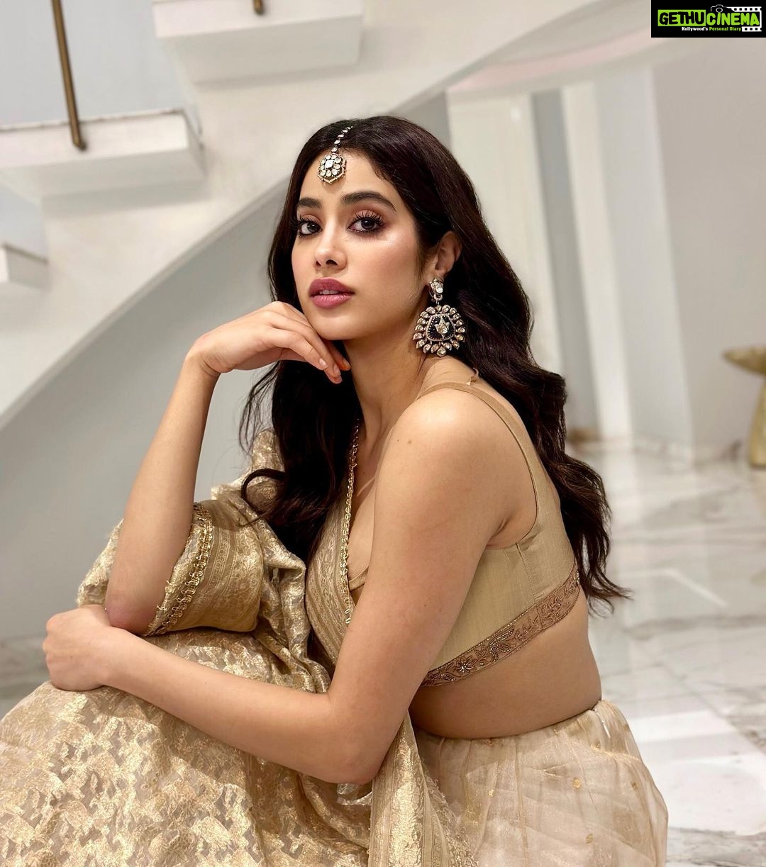Janhvi Kapoor Instagram - 🪔 இனிய பொங்கல் 🪔