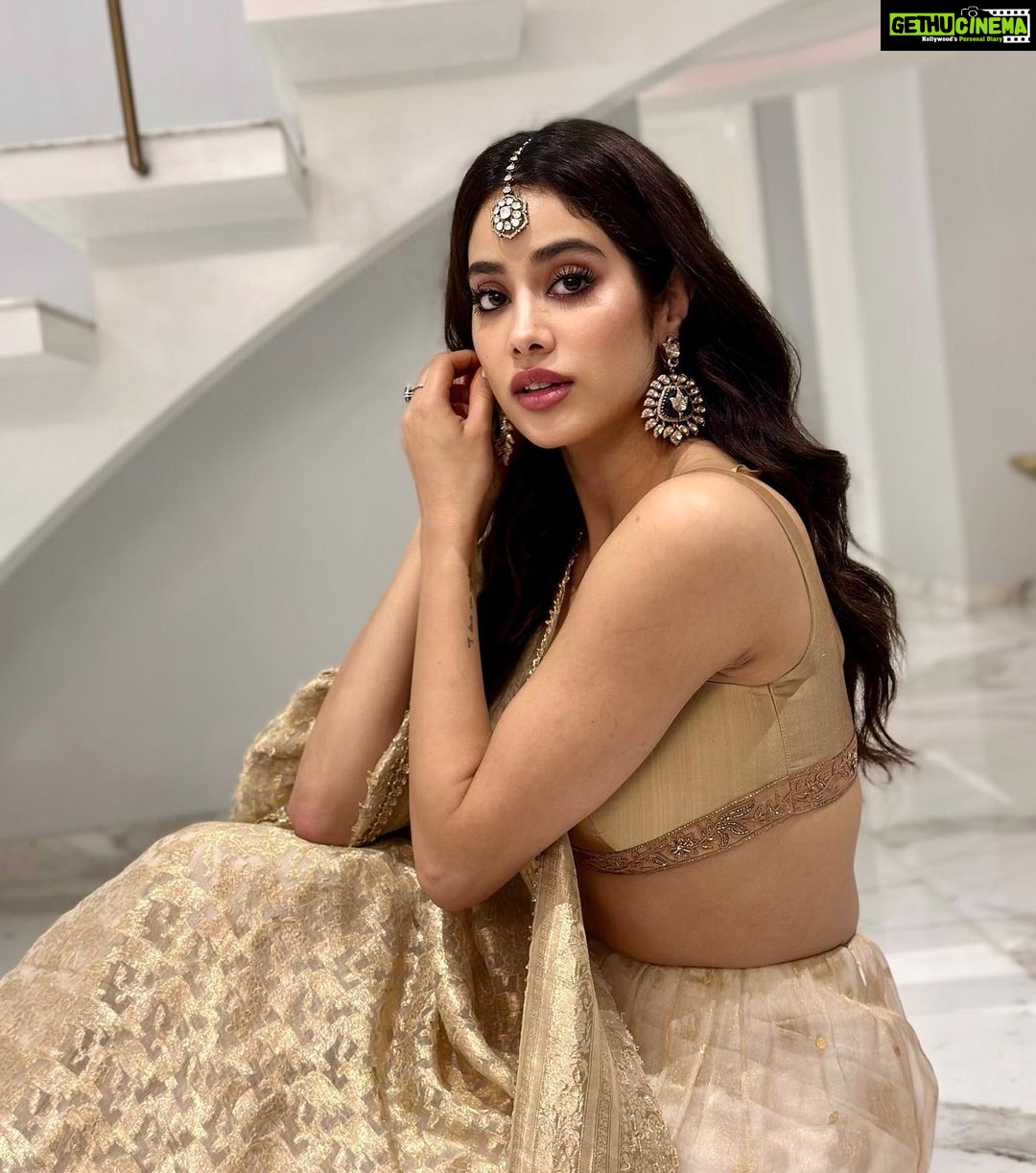 Janhvi Kapoor Instagram - 🪔 இனிய பொங்கல் 🪔
