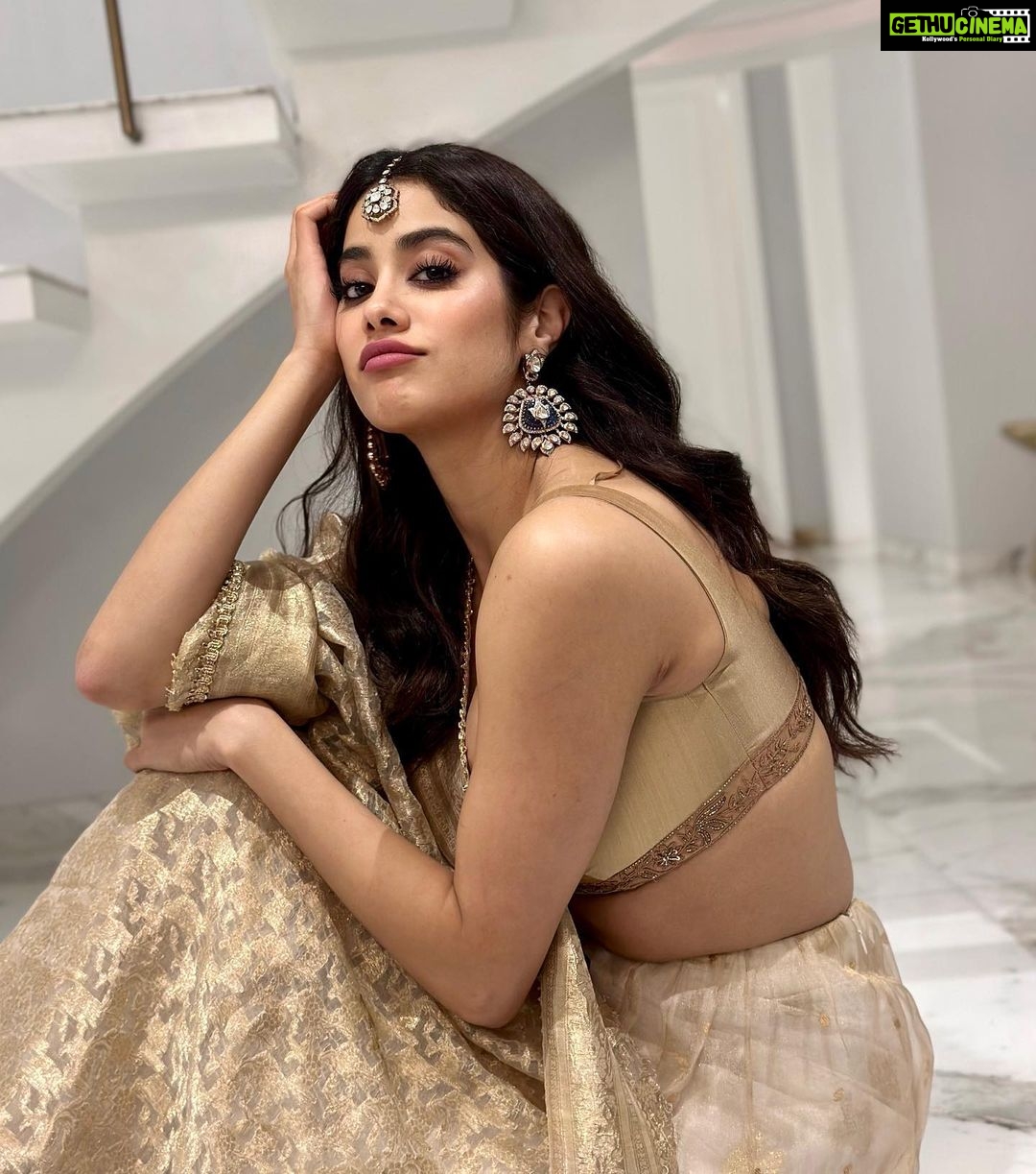 Janhvi Kapoor Instagram - 🪔 இனிய பொங்கல் 🪔