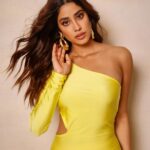 Janhvi Kapoor Instagram - 🌼🌻🌞