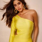 Janhvi Kapoor Instagram - 🌼🌻🌞