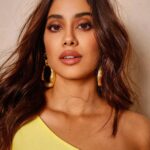 Janhvi Kapoor Instagram - 🌼🌻🌞