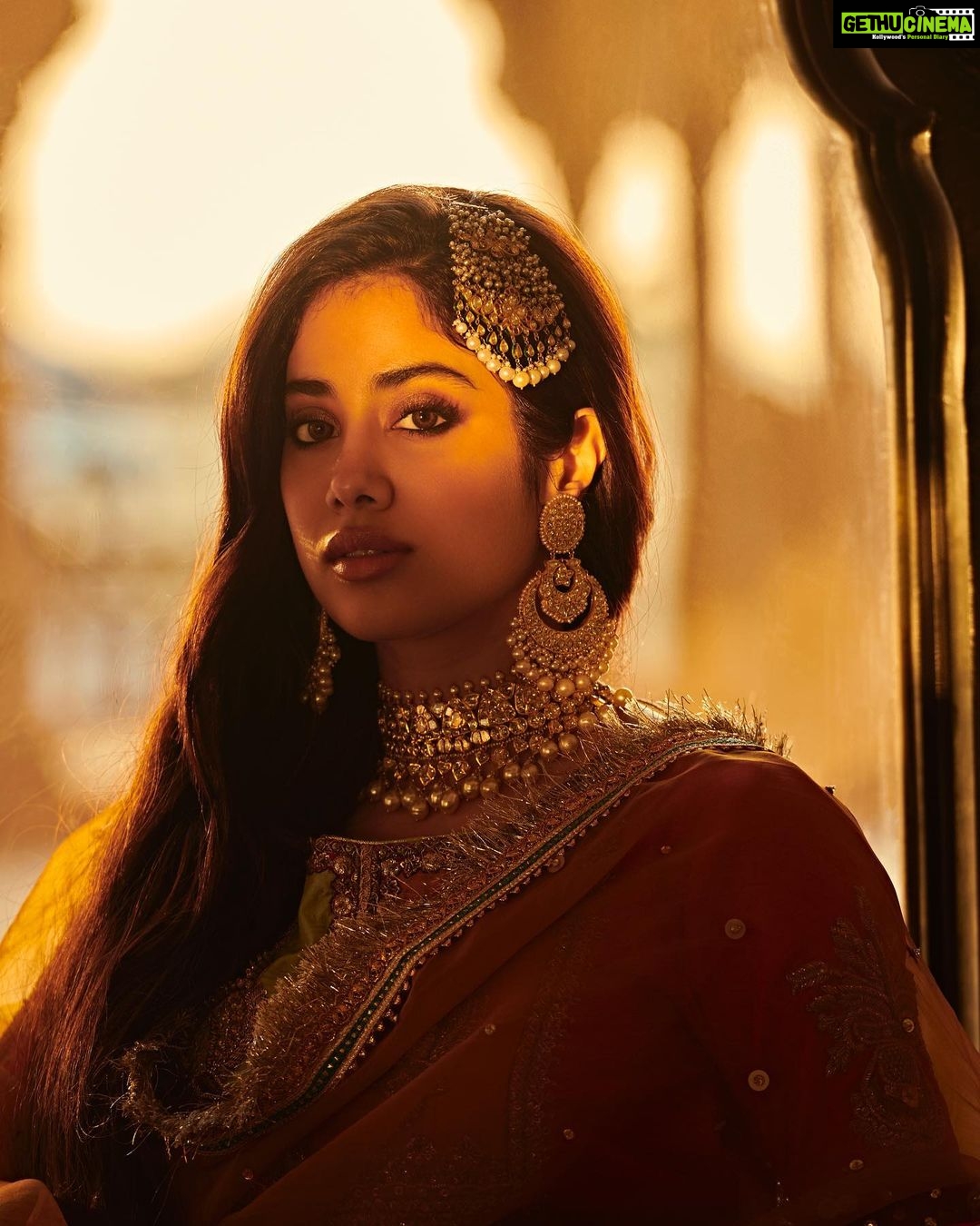 Janhvi Kapoor Instagram - Truly praying I get to do a period film soon 🥲🙏🏼🤞🏻till then old world photoshoots will have to do. Thank you @lifestyleasiaindia for letting me live out my vintage royal dreams for a day! Editor-in-chief: Rahul Gangwani (@rahulgangs_) Photographer: The House of Pixels (@thehouseofpixels) Stylist: Meagan Concessio (@spacemuffin27) Hairstylist: Priyanka Borkar (@priyanka.s.borkar) Makeup: Riviera Lynn (@rivieralynn) Shoot Produced by Analita Seth (@analitaseth) Cover design: Lolith TK (@lolithtk) Wearing creations by @mohsin.naveed.ranjha, from Dubai’s premium @mymeraki.ae, jewellery by Tyaani by Karan Johar (@tyaanijewellery), shot exclusively at Fairmont Jaipur (@fairmontjaipurindia). PR Agency: Hype PR (hypenq_pr)