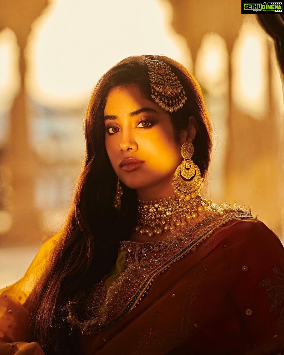 Janhvi Kapoor Instagram - Truly praying I get to do a period film soon 🥲🙏🏼🤞🏻till then old world photoshoots will have to do. Thank you @lifestyleasiaindia for letting me live out my vintage royal dreams for a day! Editor-in-chief: Rahul Gangwani (@rahulgangs_) Photographer: The House of Pixels (@thehouseofpixels) Stylist: Meagan Concessio (@spacemuffin27) Hairstylist: Priyanka Borkar (@priyanka.s.borkar) Makeup: Riviera Lynn (@rivieralynn) Shoot Produced by Analita Seth (@analitaseth) Cover design: Lolith TK (@lolithtk) Wearing creations by @mohsin.naveed.ranjha, from Dubai’s premium @mymeraki.ae, jewellery by Tyaani by Karan Johar (@tyaanijewellery), shot exclusively at Fairmont Jaipur (@fairmontjaipurindia). PR Agency: Hype PR (hypenq_pr)