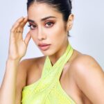 Janhvi Kapoor Instagram - Clearly still feeling tropical 🐠🏝️