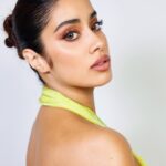 Janhvi Kapoor Instagram - Clearly still feeling tropical 🐠🏝️