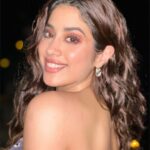 Janhvi Kapoor Instagram - Ok done with the Maldives photo dumps now I promise 💜