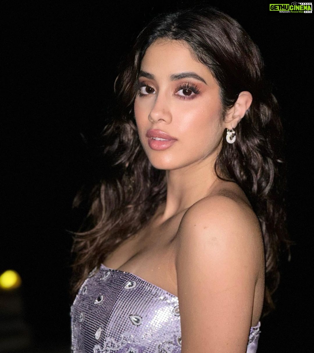 Janhvi Kapoor Instagram - Ok done with the Maldives photo dumps now I promise 💜