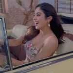 Janhvi Kapoor Instagram - me running away from all my problems 🤡