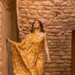 Janhvi Kapoor Instagram - Reflecting AlUla’s rich culture, heritage, and natural beauty, this state-of-the-art structure is covered in 9,740 mirrored panels accentuating AlUla's beauty, making it the largest mirrored building in the world. @experiencealula #AlUlaMoments #ExperienceAlUla
