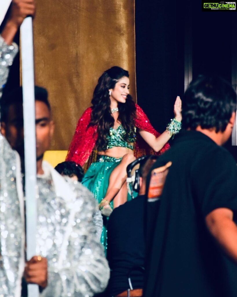 Janhvi Kapoor Instagram - 2 favourite places in the world, in front of the camera 🎥 and on stage ✨💓