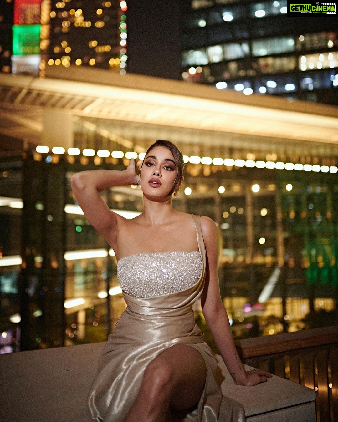 Janhvi Kapoor Instagram - Thank you for such a fun night Dubai! 💓
