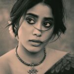Janhvi Kapoor Instagram - Miss having flowers in my hair and kohl in my eyes 😩 for now being covered in sunscreen, sweat and dust will have to do 🫠🏏