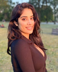 Janhvi Kapoor Instagram - golden hour 🌞