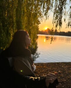 Janhvi Kapoor Instagram - golden hour 🌞