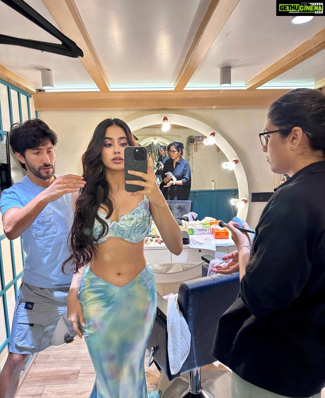 Janhvi Kapoor Instagram - past couple of days- from 🧜🏼♀️ to 🥷 to 🤕 to 🥰 and everything in between