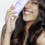 Janhvi Kapoor Instagram - Finally revealing my secret to strong, healthy and gorgeous hair! 🙈👀 @nykaanaturals brings you naturally-derived haircare products that are specially curated for Indian hair concerns. Indian Hair care = Nykaa Naturals Hair care #IndianHaircareSolution #IndianHaircare #IndianHairConcerns #Haircare #JanhviKapoor #JanhviKapoorxNykaaNatrals #NykaaNaturals #NykaaNaturalsHair #NykaaNaturalsHaircareRange